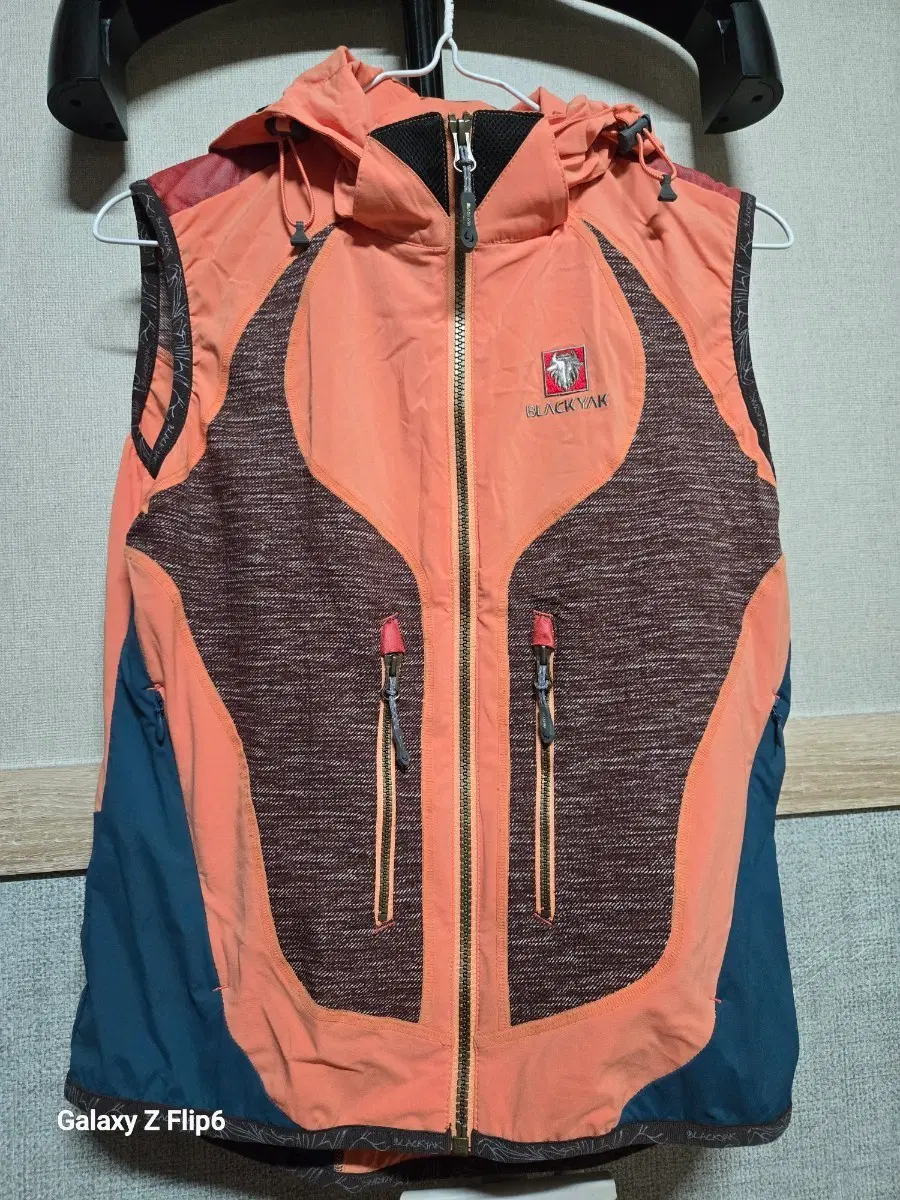 블랙야크 경량 조끼 바람막이90