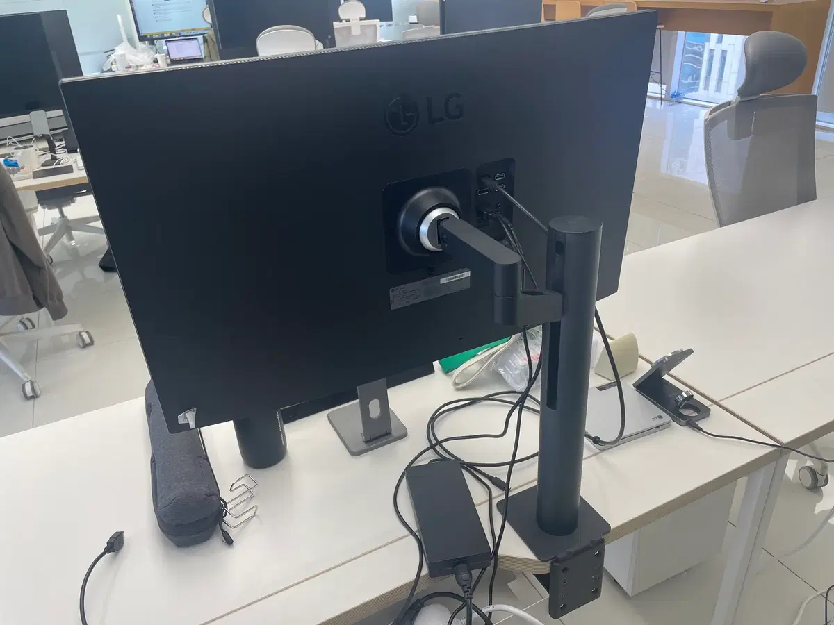 LG 32UN880