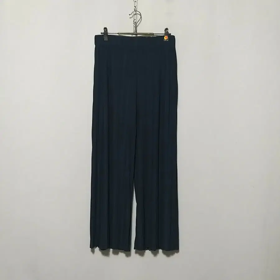 바42 플리츠바지