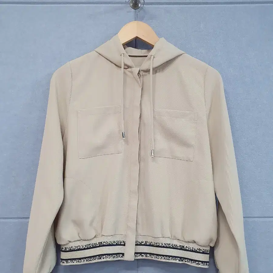 #CelebShop 에디션 베이지 후드 자켓 55