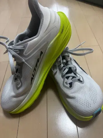 새상품급 ALTRA TORIN 8 26.0cm WHITE/LIME US 8