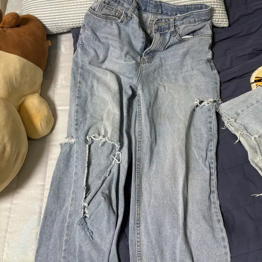 청바지 스트레이트 핏 연청 워싱 데미지