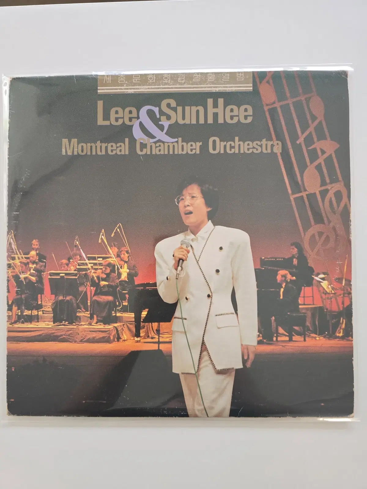 이선희 LP/ 이선희 세종문화회관 실황앨범 -J에게,갈바람,사랑이 지는 이자리 / 가사집 있음/ A안: EX(튕김없음), B안: EX+