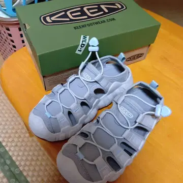 KEEN 스포츠 샌들 그레이