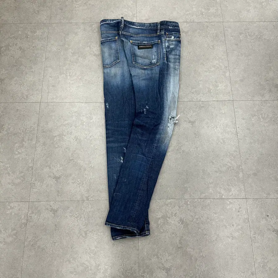 32 디스퀘어드 남자 로우웨스트 슬림핏 데님 청바지