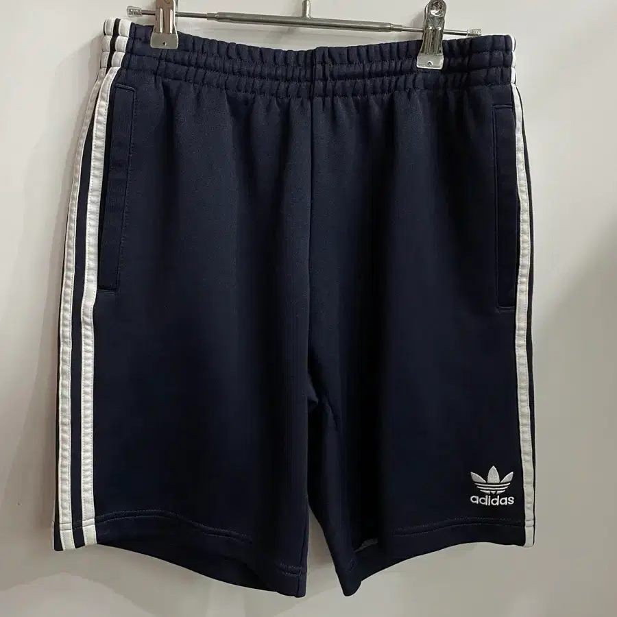 [095] 아디다스 오리지널스 adidas SST 삼선 트레이닝 반바지 네이비 2.0