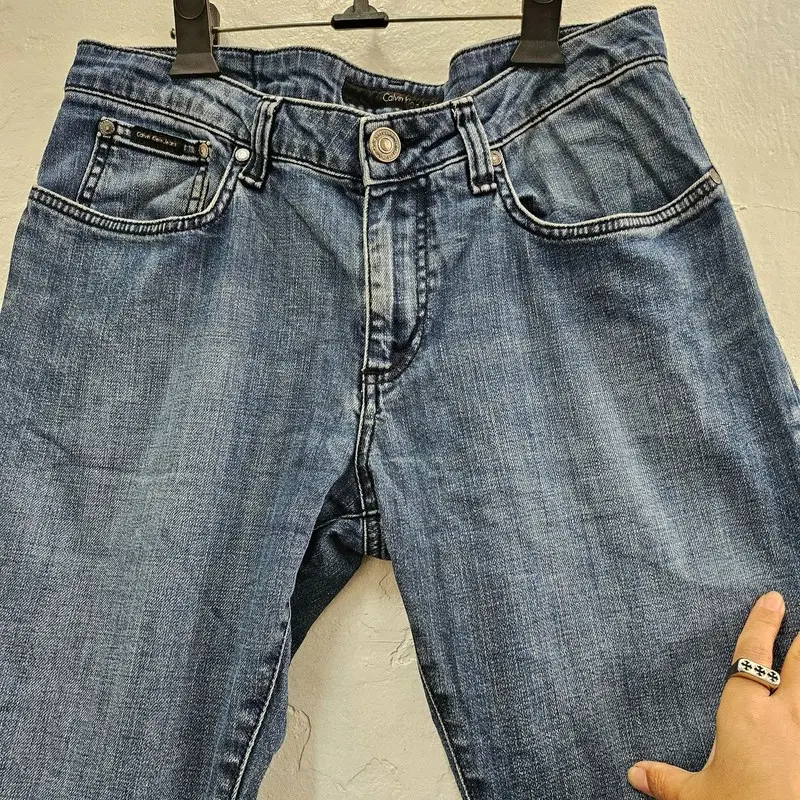 CALVIN KLEIN ITALY 청바지 여 31/34 J6411