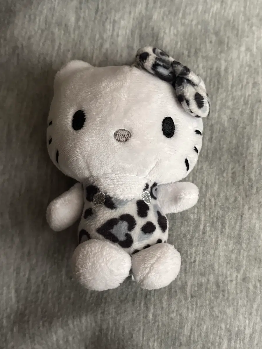 키티 흑백 호피 레오파드 갸루 인형 키체인 키링