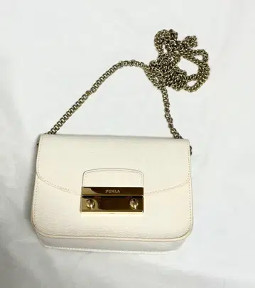 FURLA 메트로폴리스 화이트 훌라