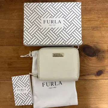 FURLA 이단 접이식 지갑 화이트