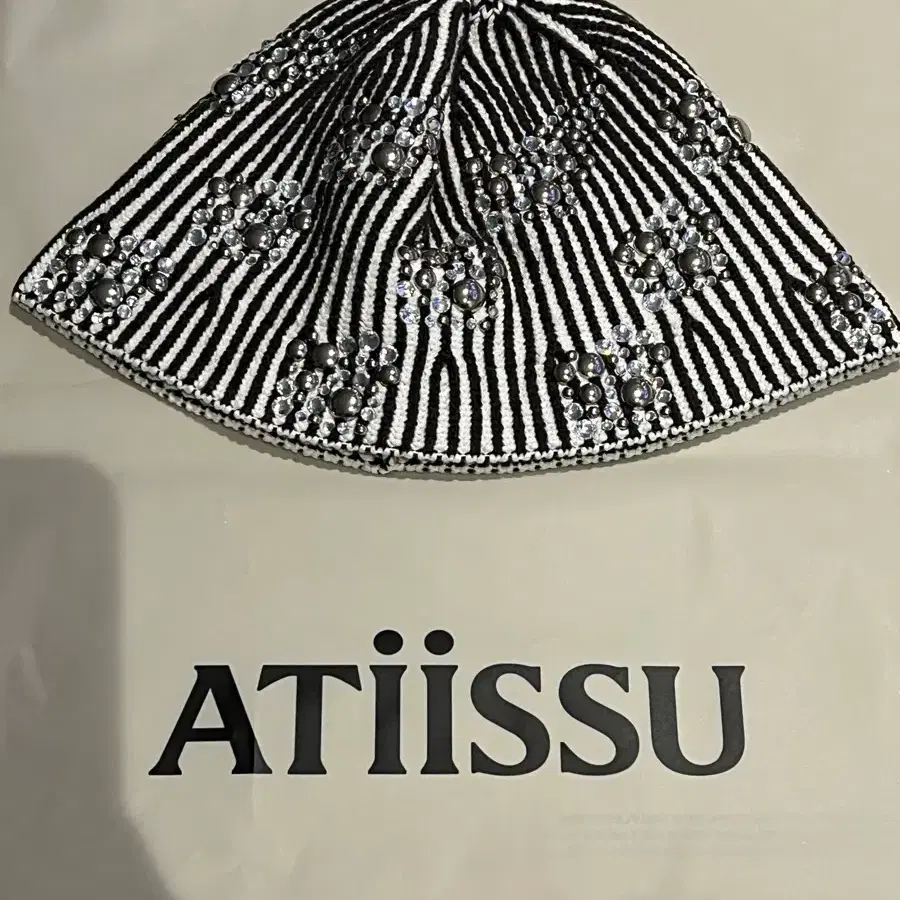 ATIISSU 아띠수 샤인 비니 화이트