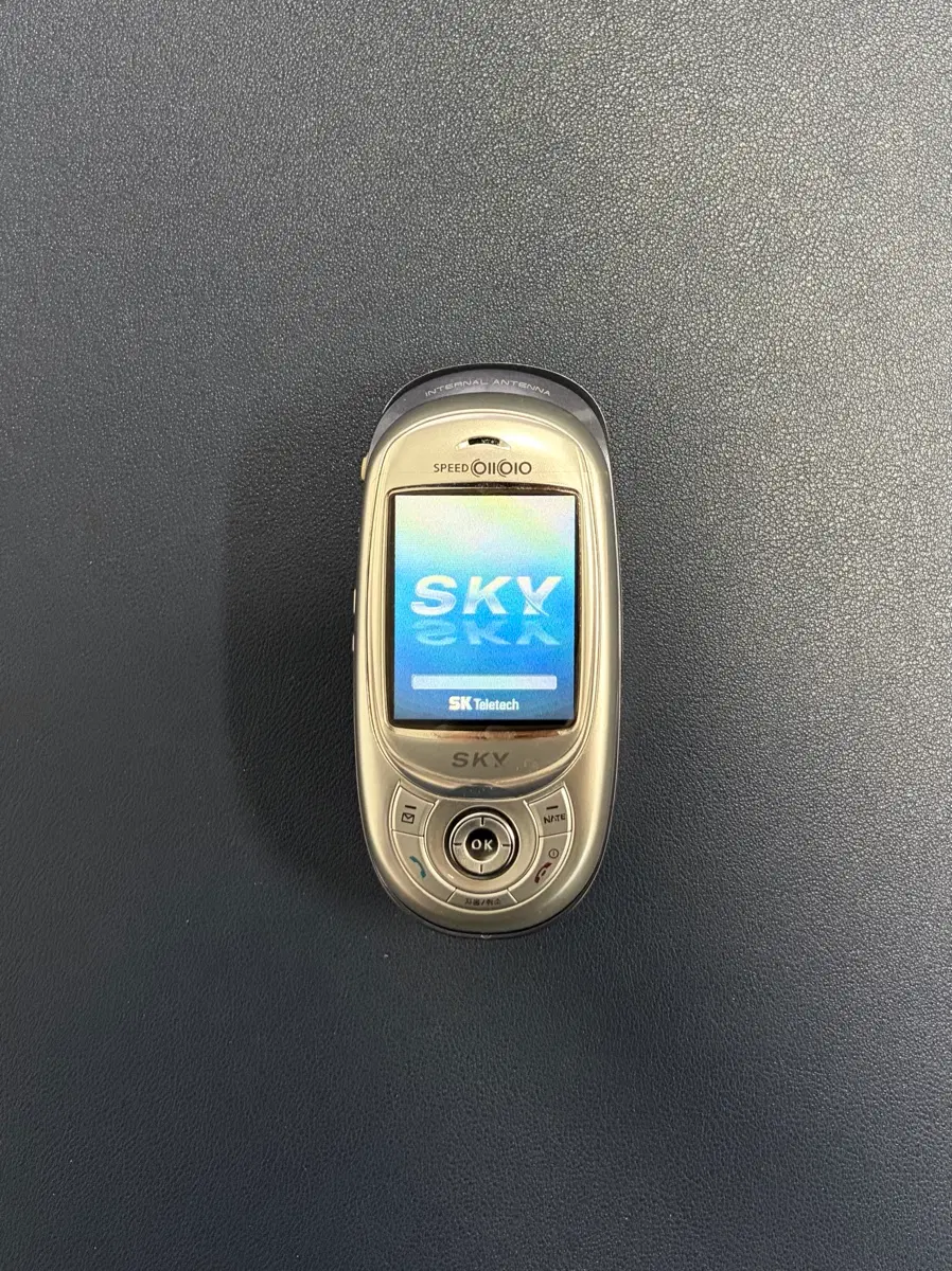 새제품 스카이 조그셔틀폰 im-7700팝니다