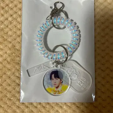 M!LK 요시다 진토 로커 키 모양 키링 에비라이
