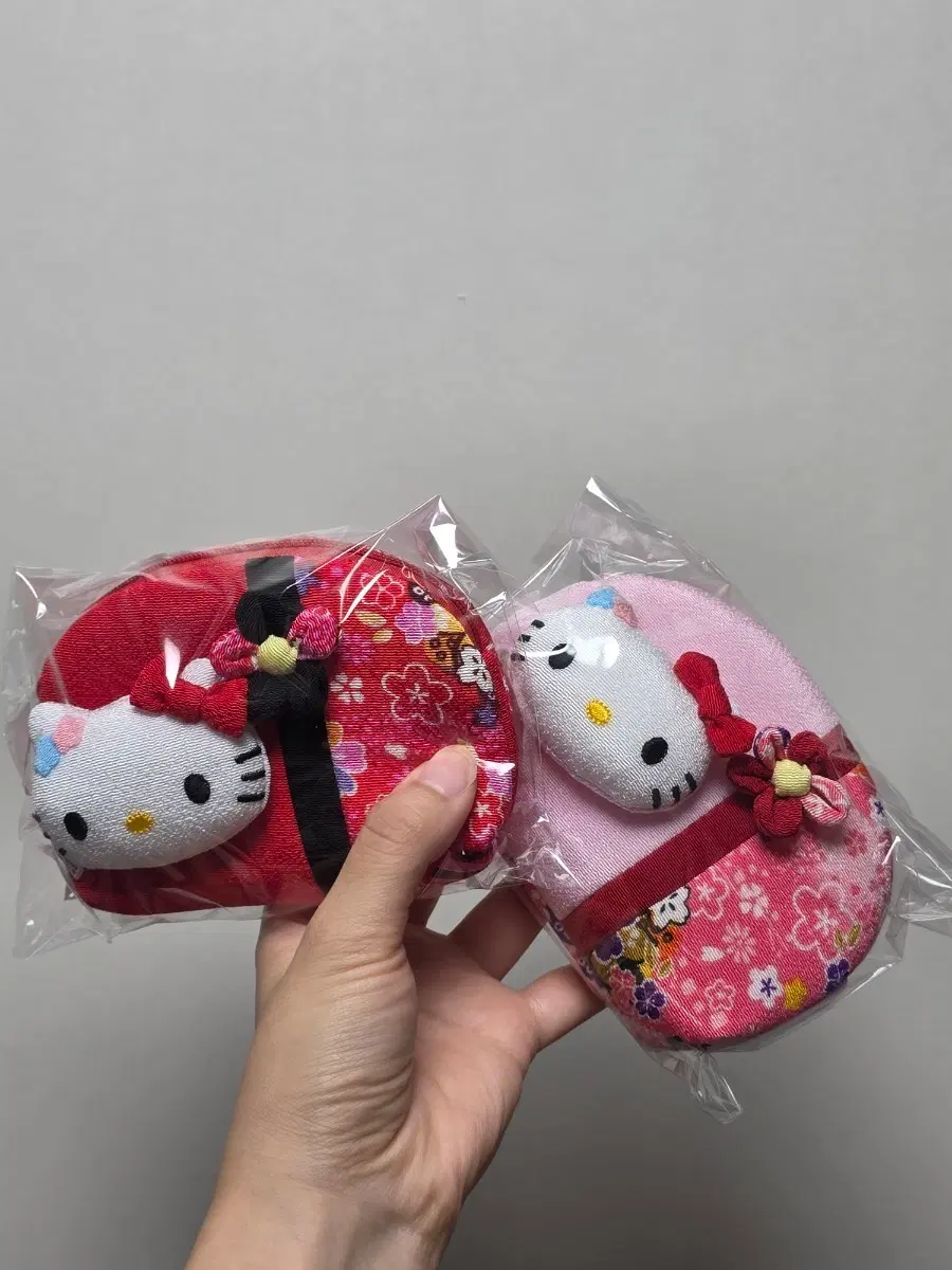 키티 고전 파우치 2종