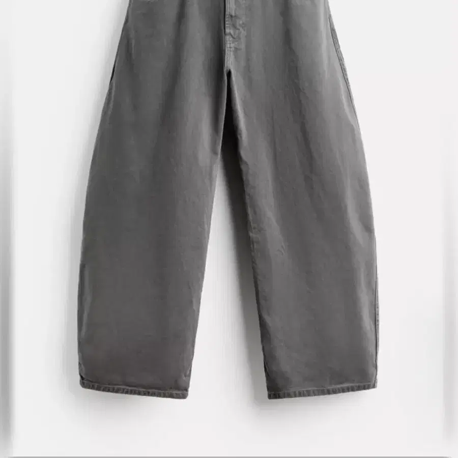 자라 JEANS BALLOON FIT EUR42 USA32 MEX32