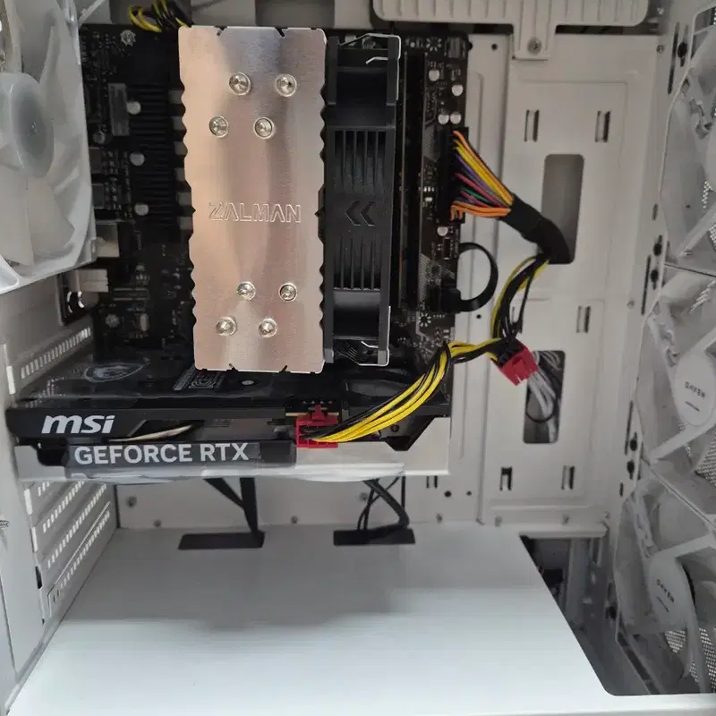 AMD 라이젠 5 7500F RTX5060 고사양 게이밍 PC 본체 판매합니다.