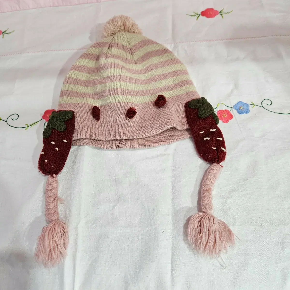 46cm~50cm딸기 폼폼 귀달이 털모자 핑크