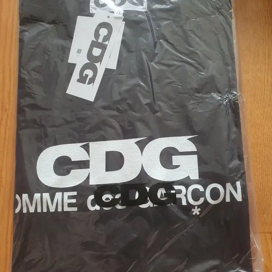 CDG 꼼데가르송 반팔티 XL