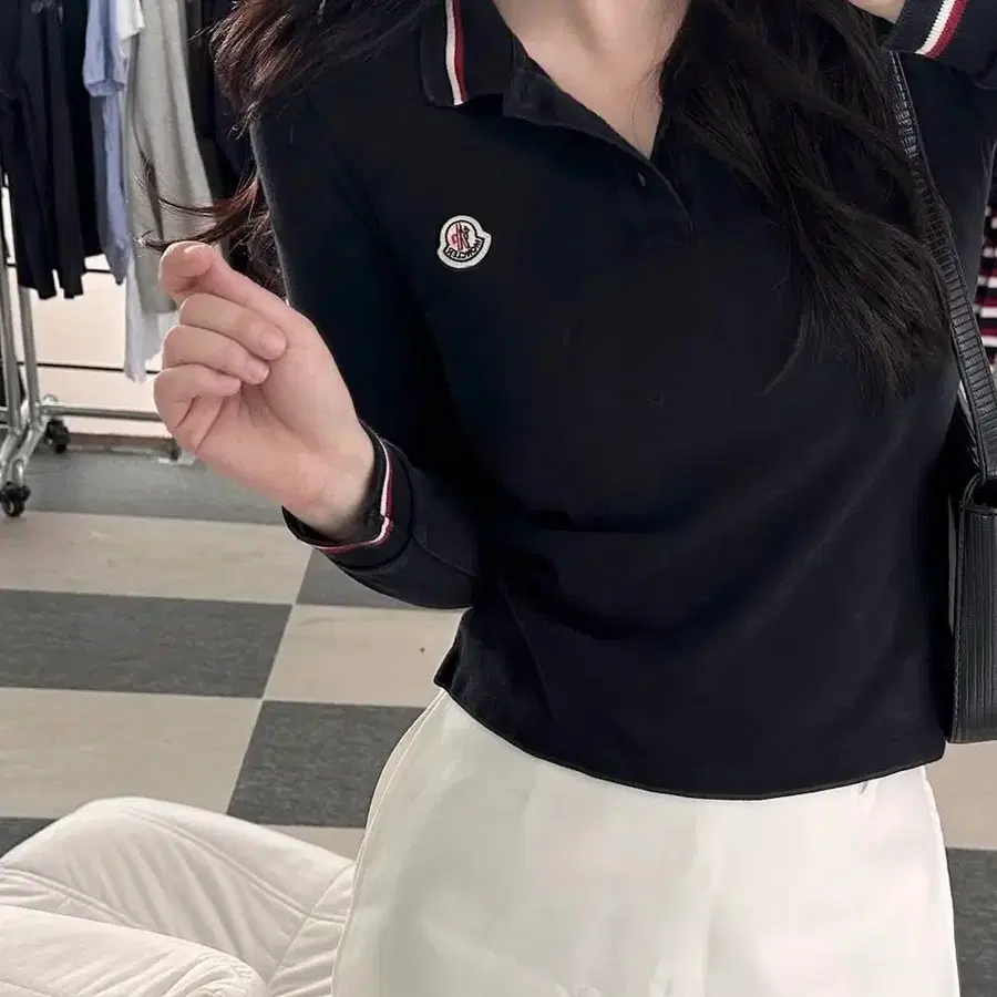 몽클레어 와펜 컬러웨이 카라 티셔츠