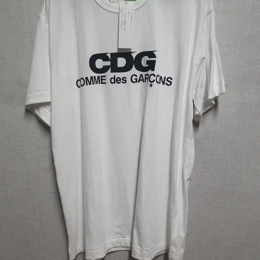 CDG 꼼데가르송 반팔 티셔츠 화이트xl