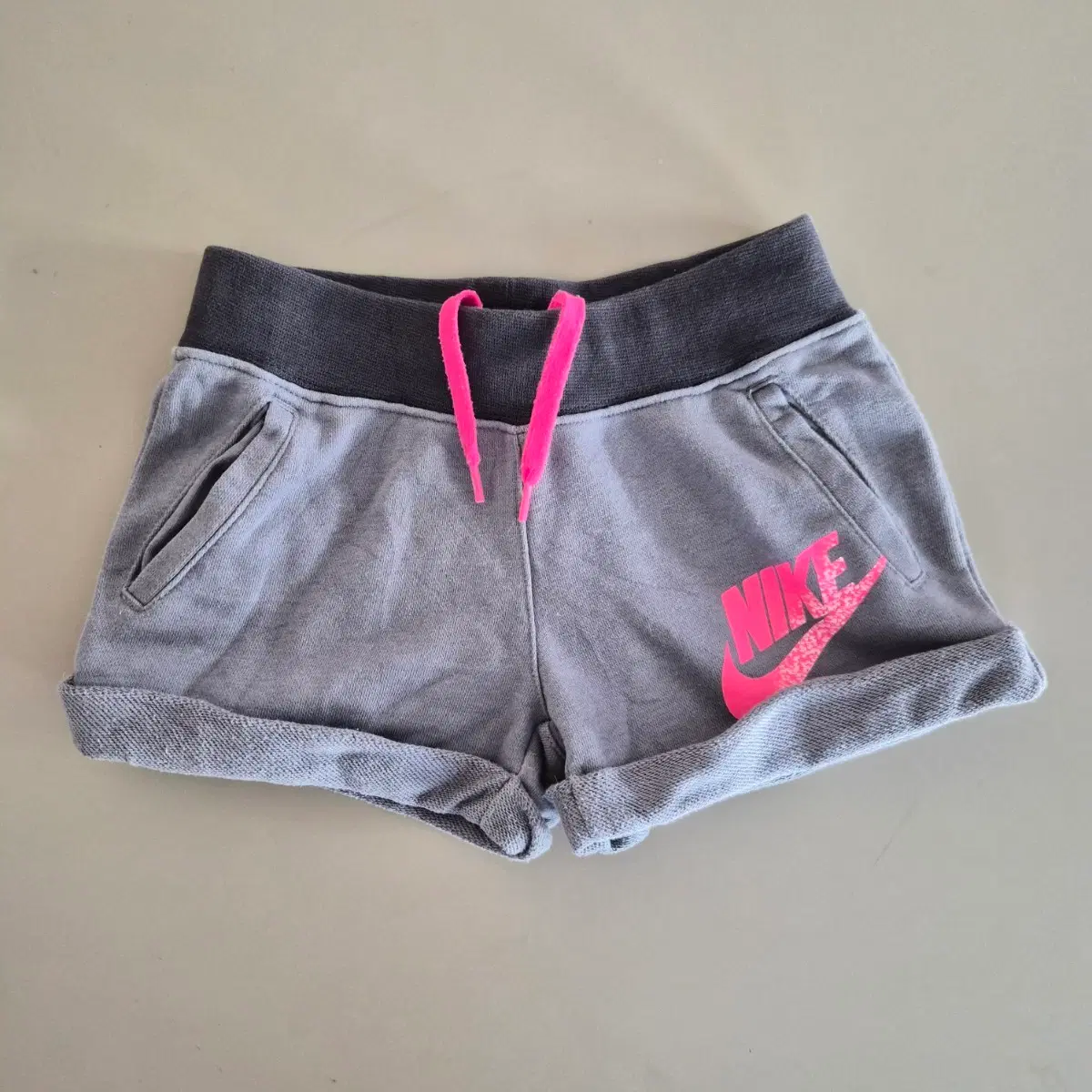 [XS/50호] 나이키 그레이 핑크로고 팬츠 / Nike키즈