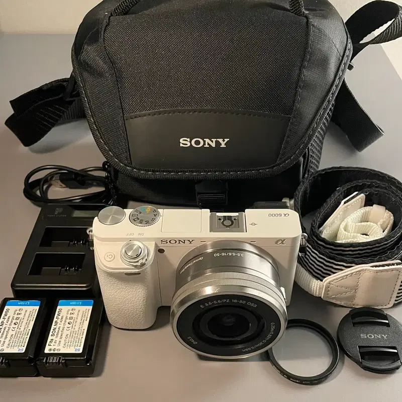 소니 A6000 + 16-50 OSS 화이트