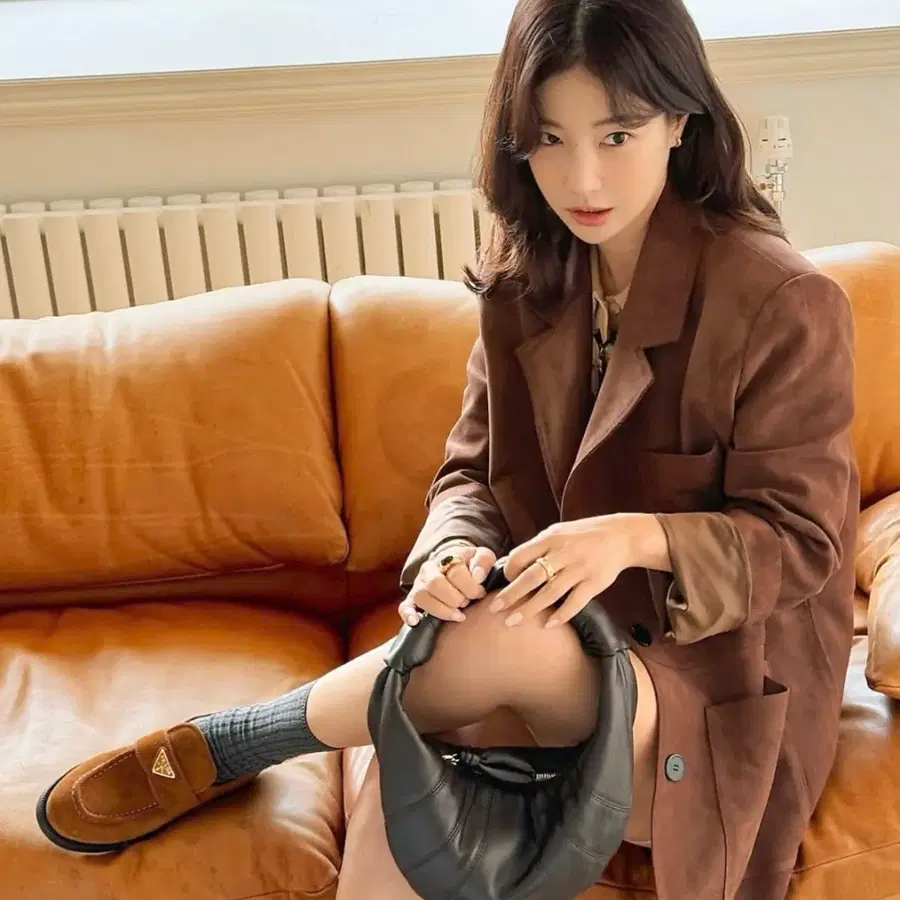 프라다 스웨이드 로퍼 꼬냑 235