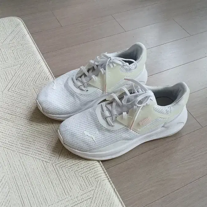 푸마 러닝화 235