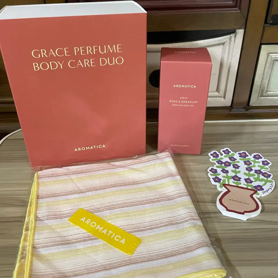 아로마티카 로즈 퍼퓸 바디케어 3종 (바디워시+바디로션+오일) + 로즈마리 스칼프 스케일링 샴푸 + 스카프 새상품