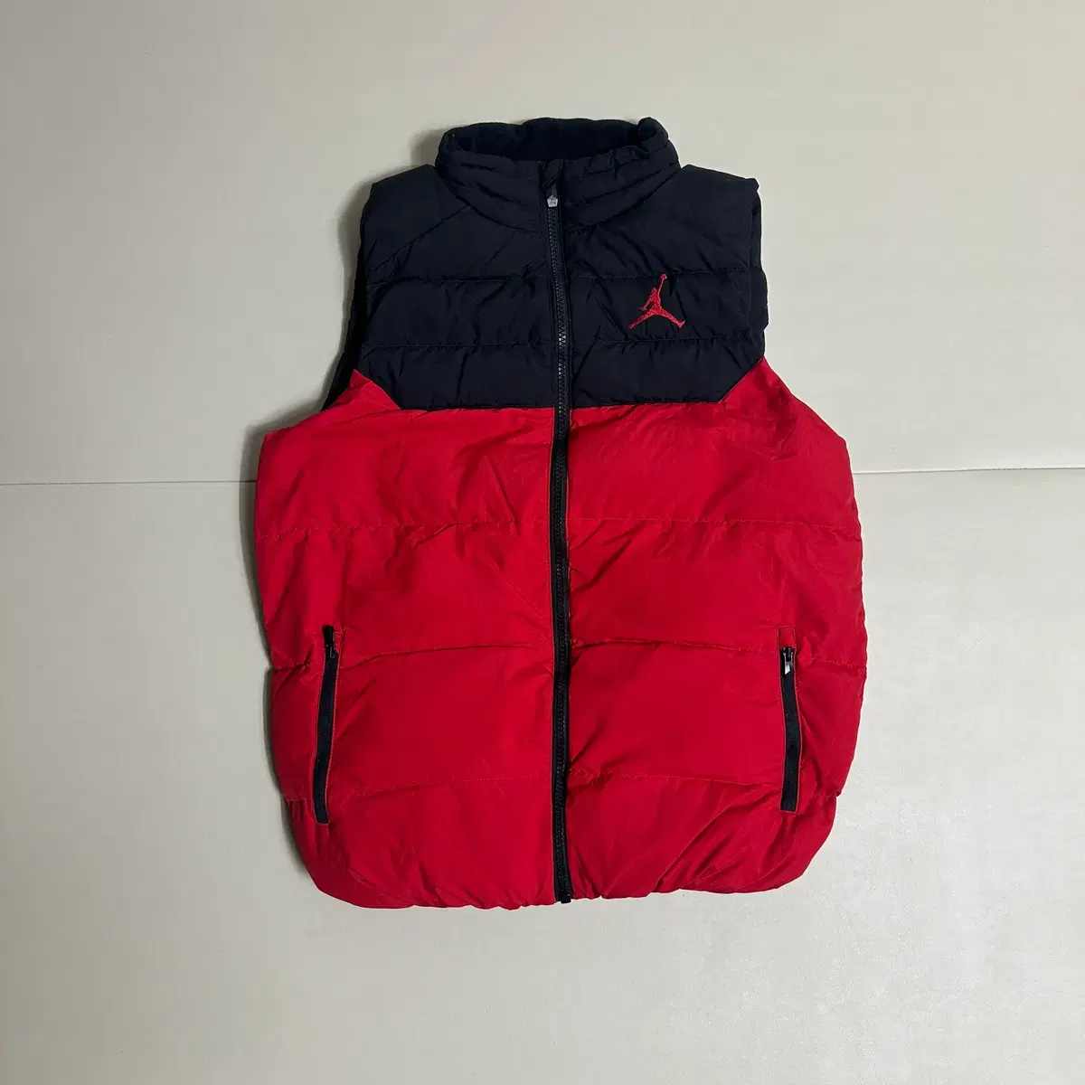 조던 키즈 패딩 조끼 150/ 빨검