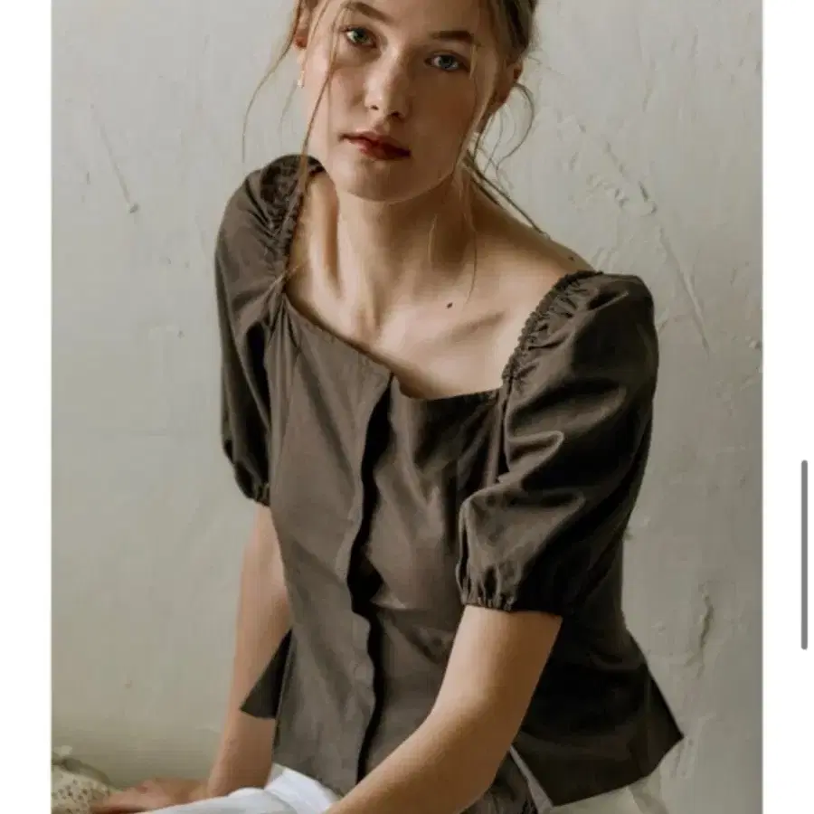 HACIE BUSTIER PUFF-SLEEVE TOP 초콜릿 S사이즈