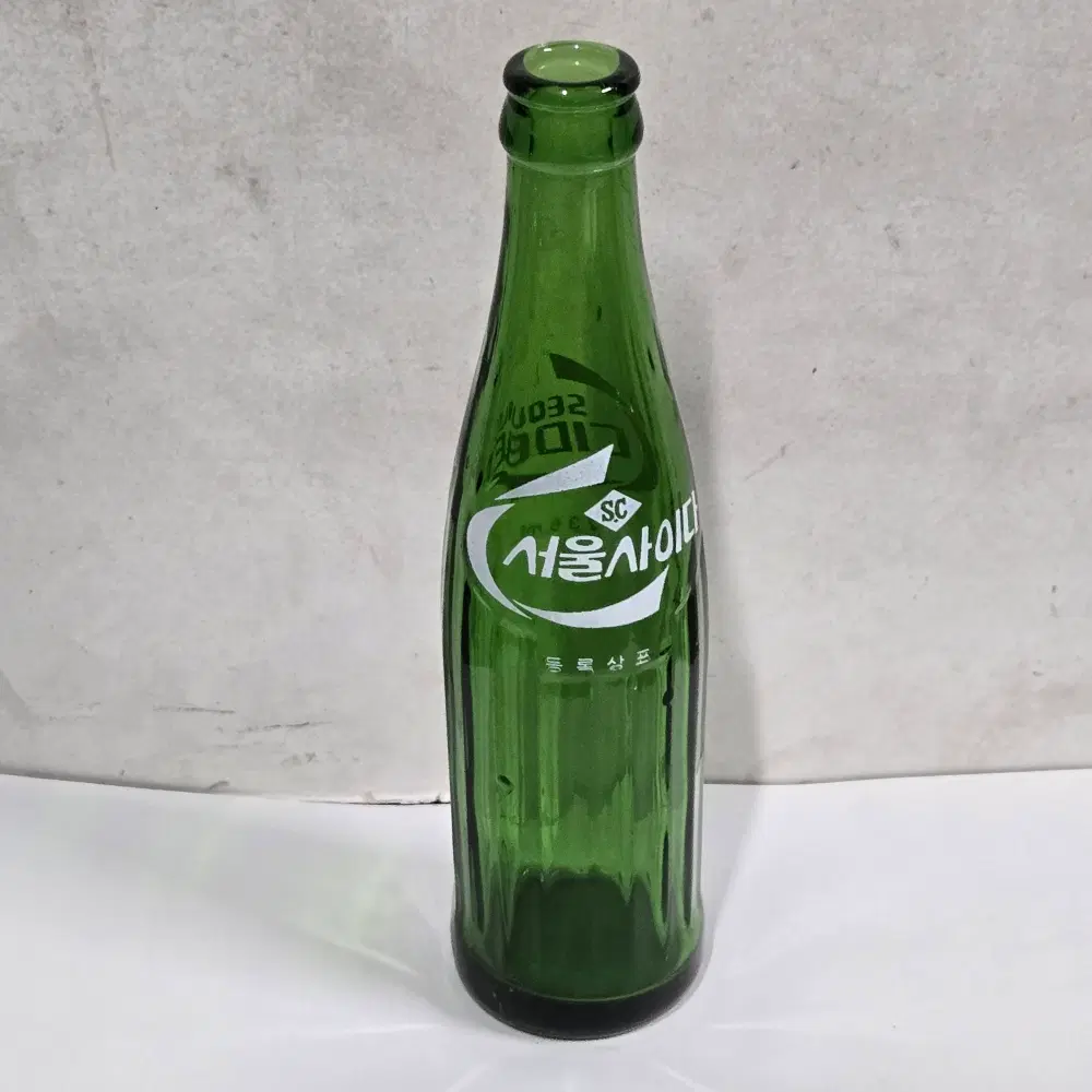 1970~1980년대에 서울청량음료 등에서 생산되었던 빈티지 음료수 병.서울사이다 유리병