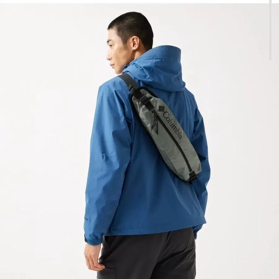 컬럼비아 빅로고 롱 슬링백입니다.