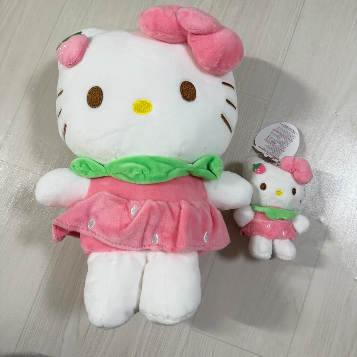(2개 세트) 산리오 딸기 헬로키티 키티 약 25cm 10cm 인형 키링
