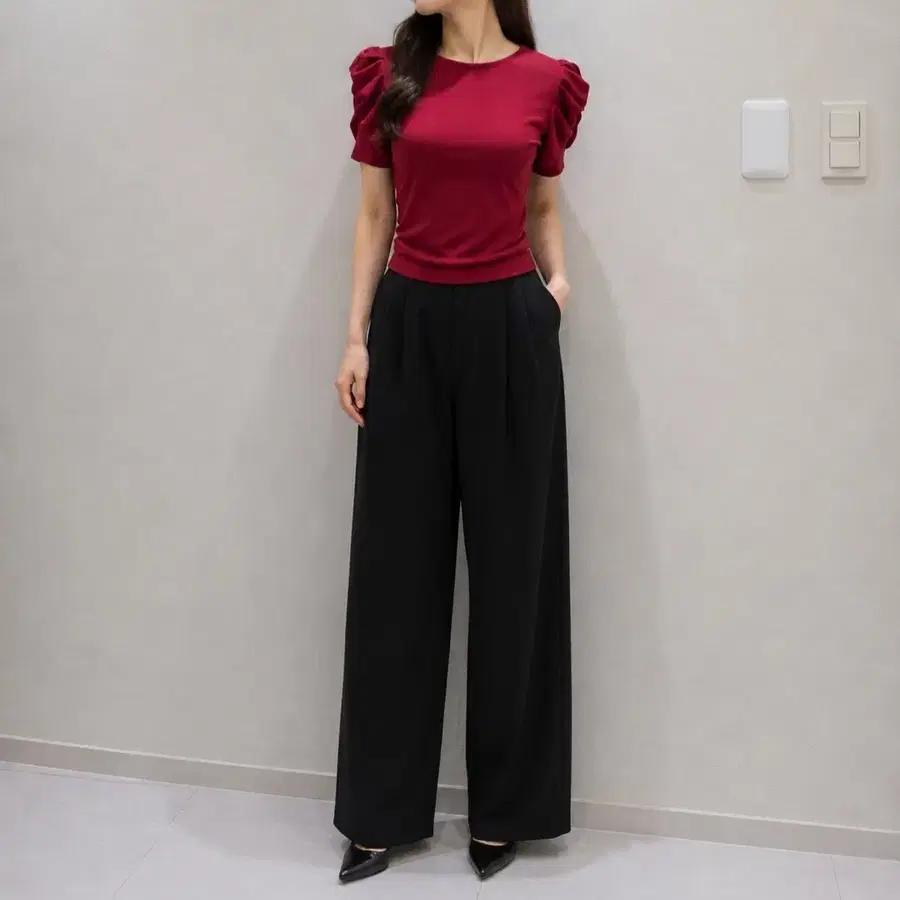 버건디 퍼프 소매 티셔츠