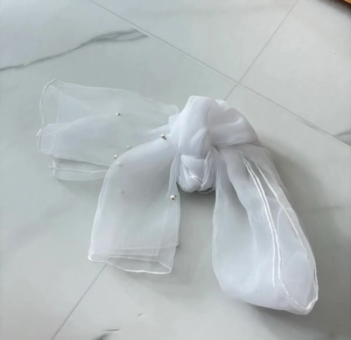 대학 졸업식 학위수여식 진주 장식 오간자 리본