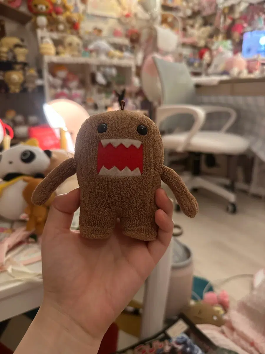 도모군 갈색 봉제인형 키링