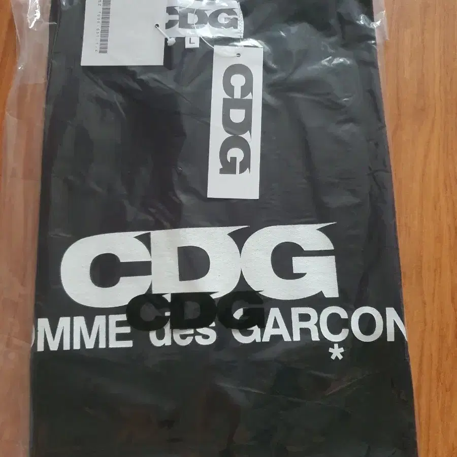 CDG 꼼데가르송 로고 반팔티 블랙 L