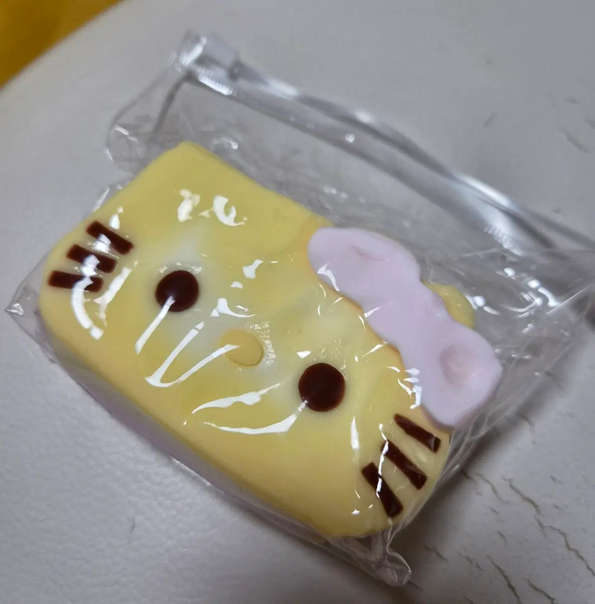 (새상품)헬로키티 빵 모양 말랑이