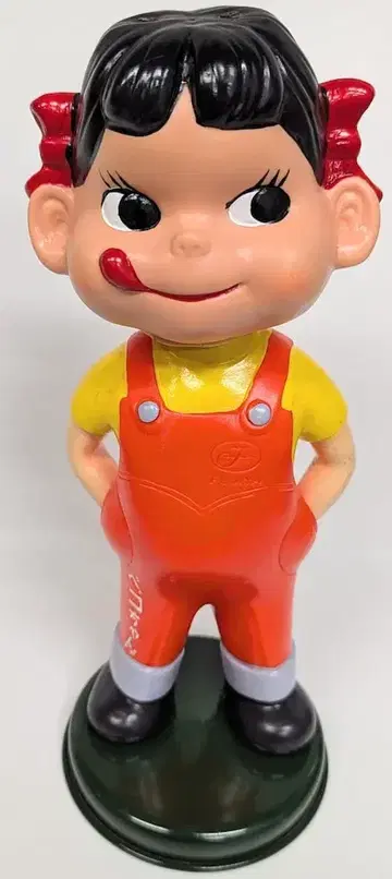 후지야 흔들 인형 소프트 비닐 인형 요철/머리 나사 2개 페코 문자 화이트 버튼 소매 화이트 양철 받침대에 후지야 밀키