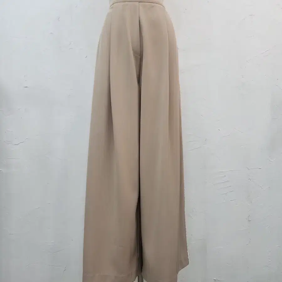 베이지색 옆라이포인트와이드 슬랙스