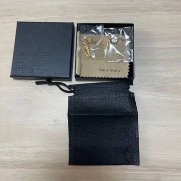 페어리 스토리 골드 컬러 귀찌