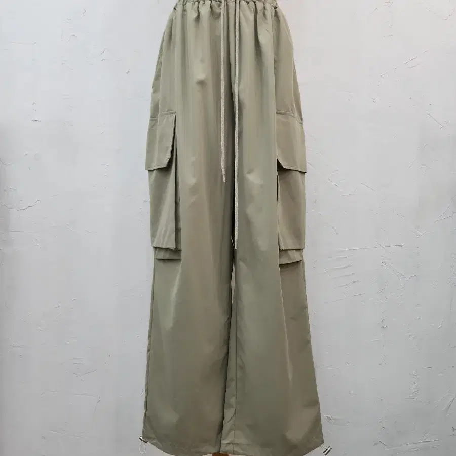카고 팬츠 베이지색 끈 조절 가능