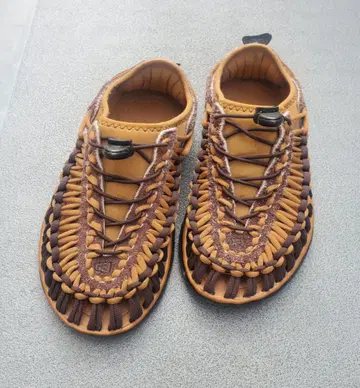 [새상품급] KEEN 킨 UNEEK O2 25.5-26.0cm (US8)