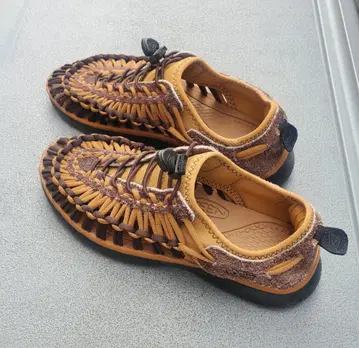[새상품급] KEEN 킨 UNEEK O2 25.5-26.0cm (US8)
