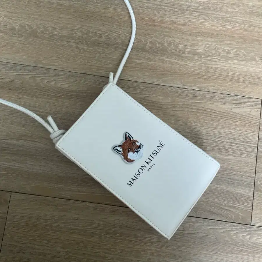 메종키츠네 크로스백