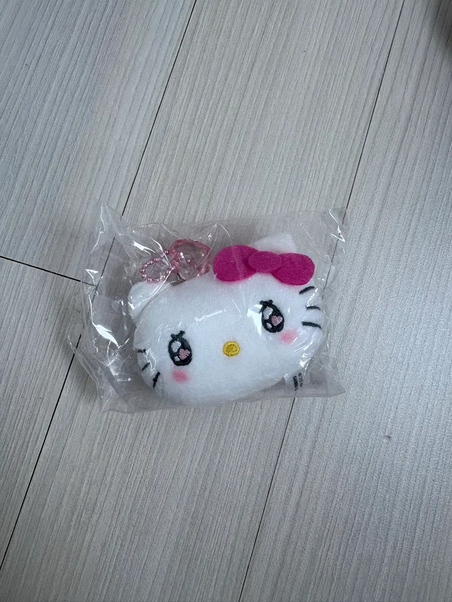 헬로키티 가챠 인형 키링 새상품
