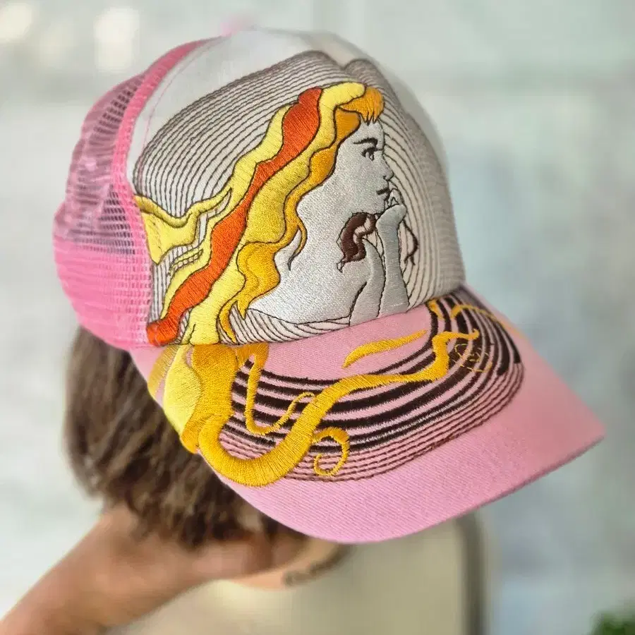 새상품 핑크색 여성 그림 자수 트러커캡