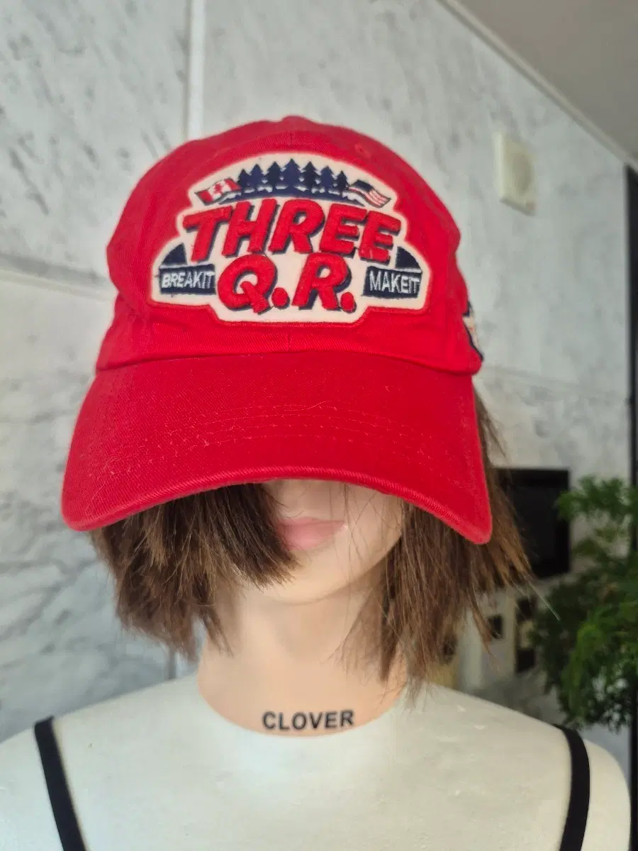 쓰리큐알 레드 캡 모자