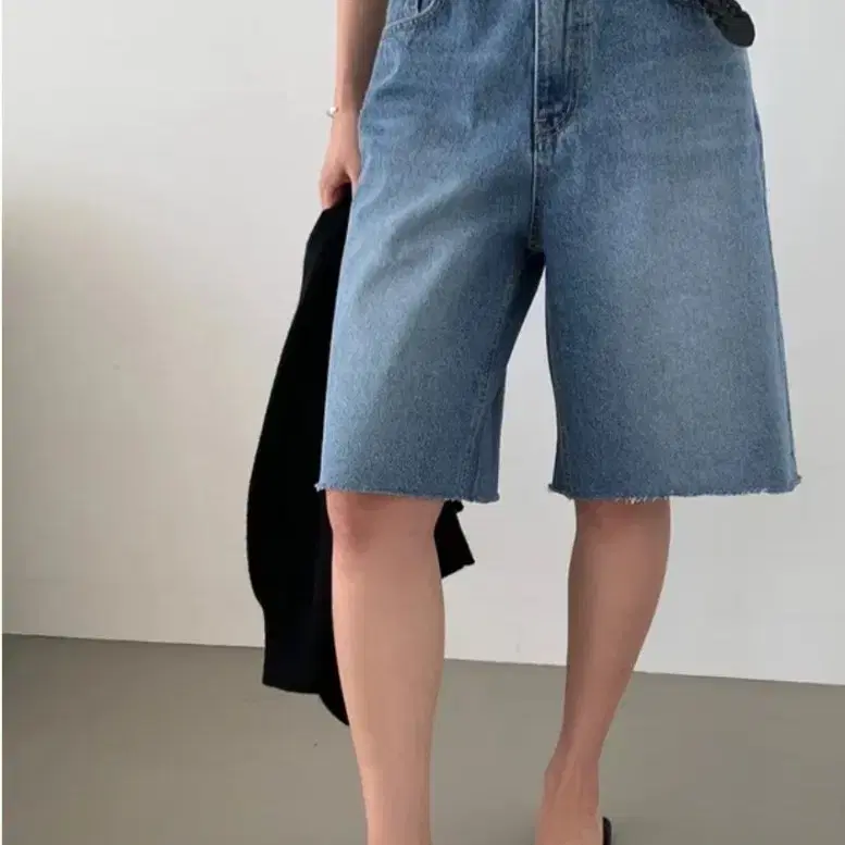 라이크유 버뮤다 중청 데님팬츠(새제품)